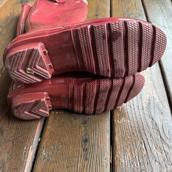 Hunter Original Tall Gloss Casual Rain Boots, Fall Red, in Women's 7 - Picture 11 of 12